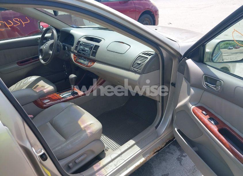 Photo 5 of 2002 Toyota Camry XLE (VIN 4T1BE30K92U591112)