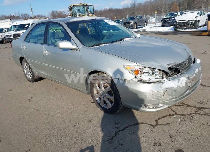 2003 Toyota Camry XLE (VIN 4T1BE30K93U650502) main photo