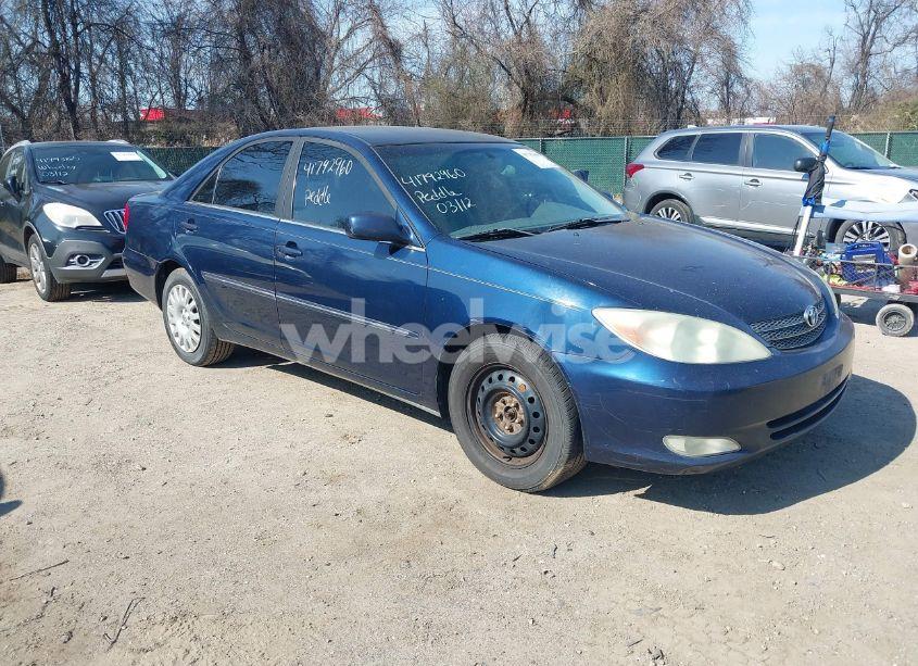 2004 Toyota Camry XLE (VIN 4T1BE30K94U289273) main photo