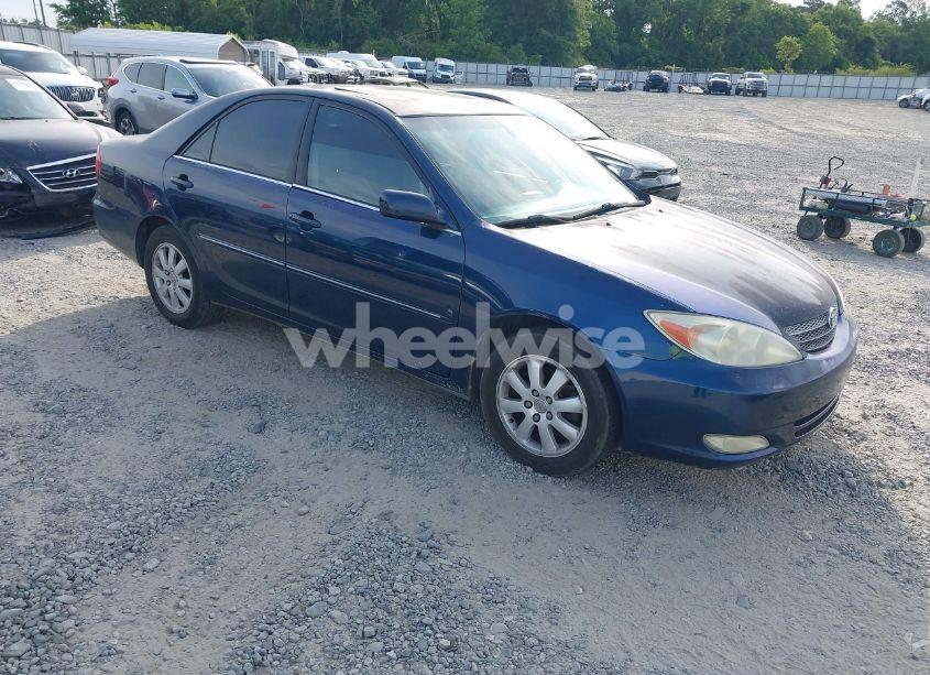 2004 Toyota Camry XLE (VIN 4T1BE30K94U326855) main photo