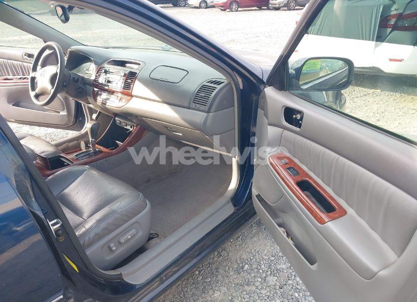 Photo 5 of 2004 Toyota Camry XLE (VIN 4T1BE30K94U326855)
