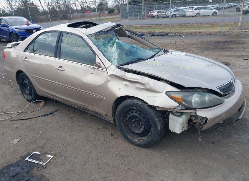 2004 Toyota Camry SE (VIN 4T1BE30K94U804448) main photo