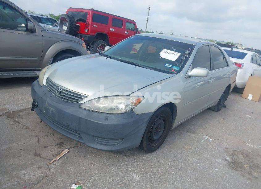 Photo 2 of 2005 Toyota Camry LE (VIN 4T1BE30K95U063753)