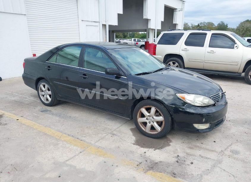 2005 Toyota Camry XLE (VIN 4T1BE30K95U073764) main photo