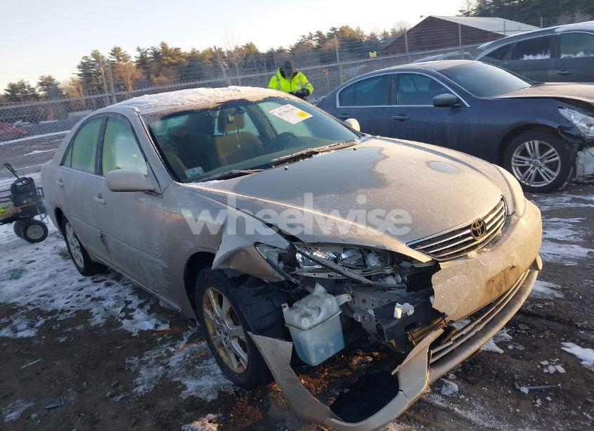 2005 Toyota Camry XLE (VIN 4T1BE30K95U392338) main photo