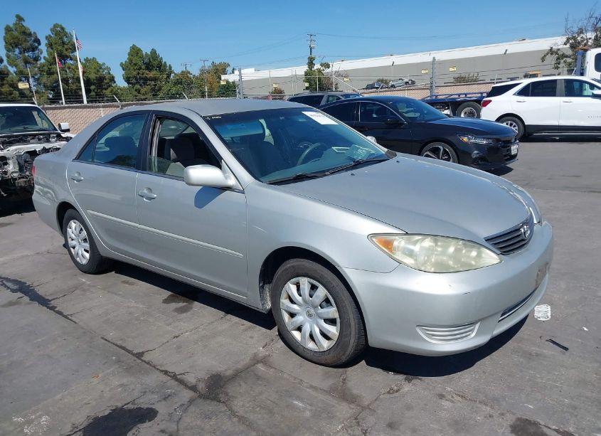 2005 Toyota Camry LE (VIN 4T1BE30K95U433096) main photo