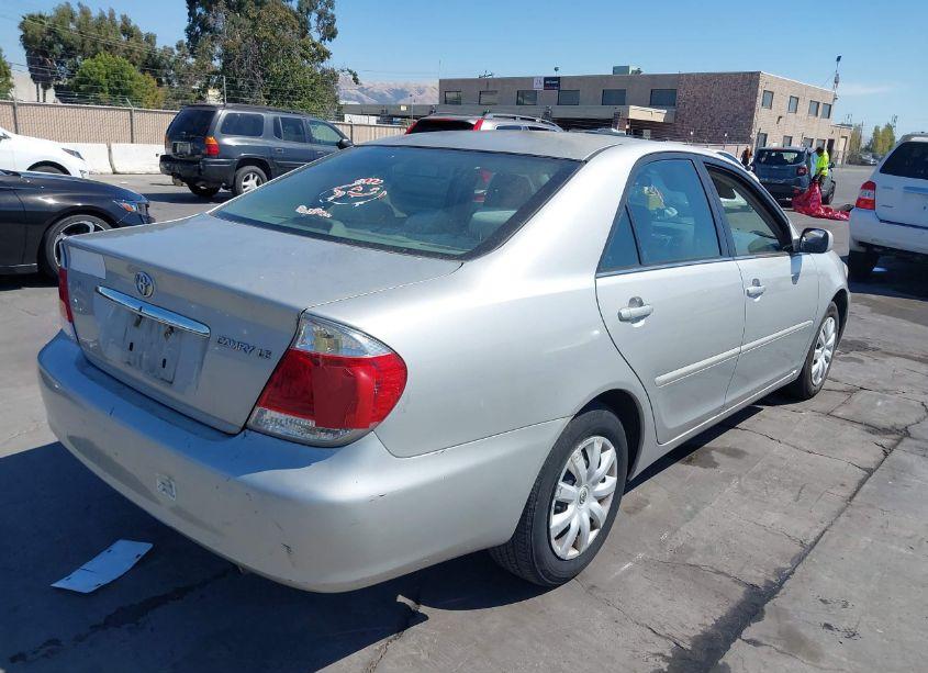 Photo 4 of 2005 Toyota Camry LE (VIN 4T1BE30K95U433096)
