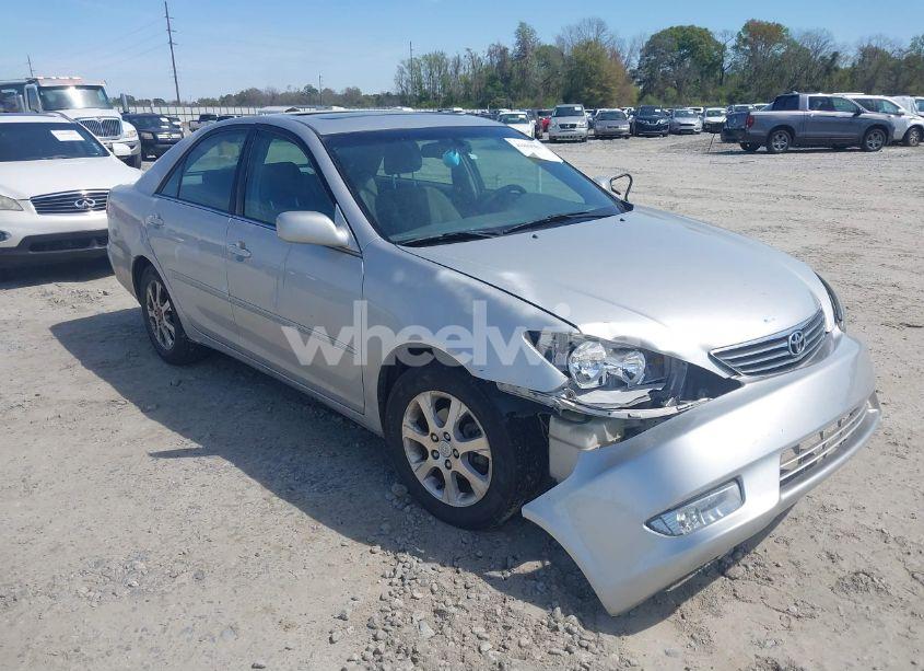 2005 Toyota Camry XLE (VIN 4T1BE30K95U548247) main photo