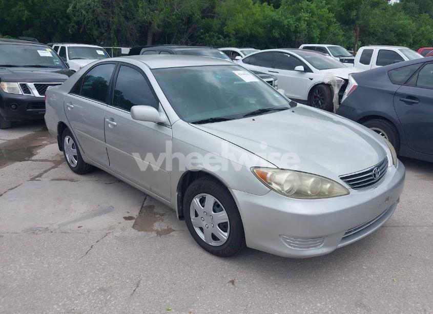 2005 Toyota Camry LE (VIN 4T1BE30K95U580406) main photo