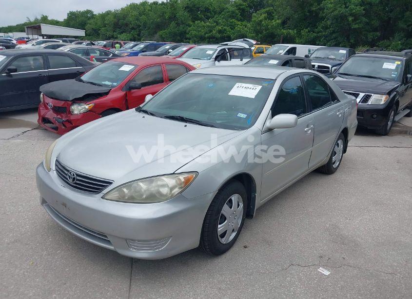 Photo 2 of 2005 Toyota Camry LE (VIN 4T1BE30K95U580406)