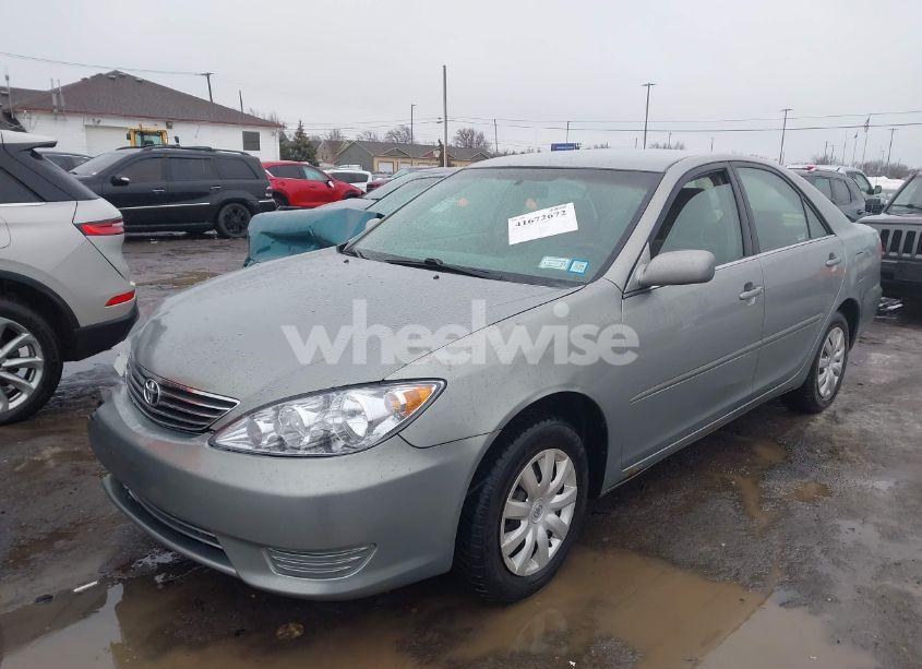 Photo 2 of 2005 Toyota Camry LE (VIN 4T1BE30K95U612593)