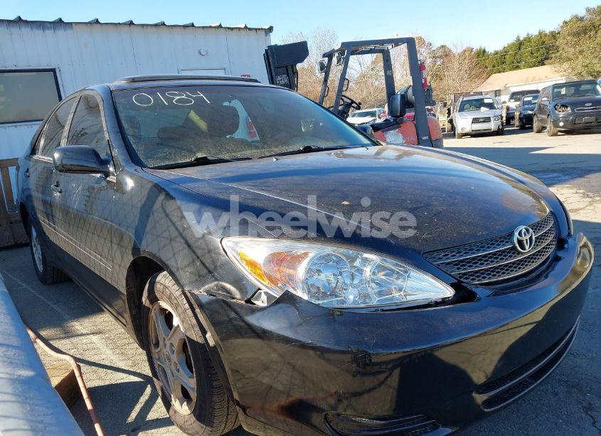 2002 Toyota Camry LE (VIN 4T1BE30KX2U080184) main photo
