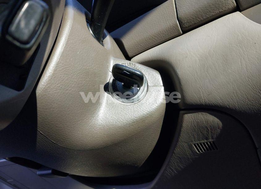 Photo 11 of 2002 Toyota Camry LE (VIN 4T1BE30KX2U080184)