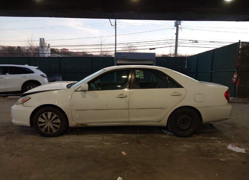 Photo 14 of 2002 Toyota Camry XLE (VIN 4T1BE30KX2U577283)