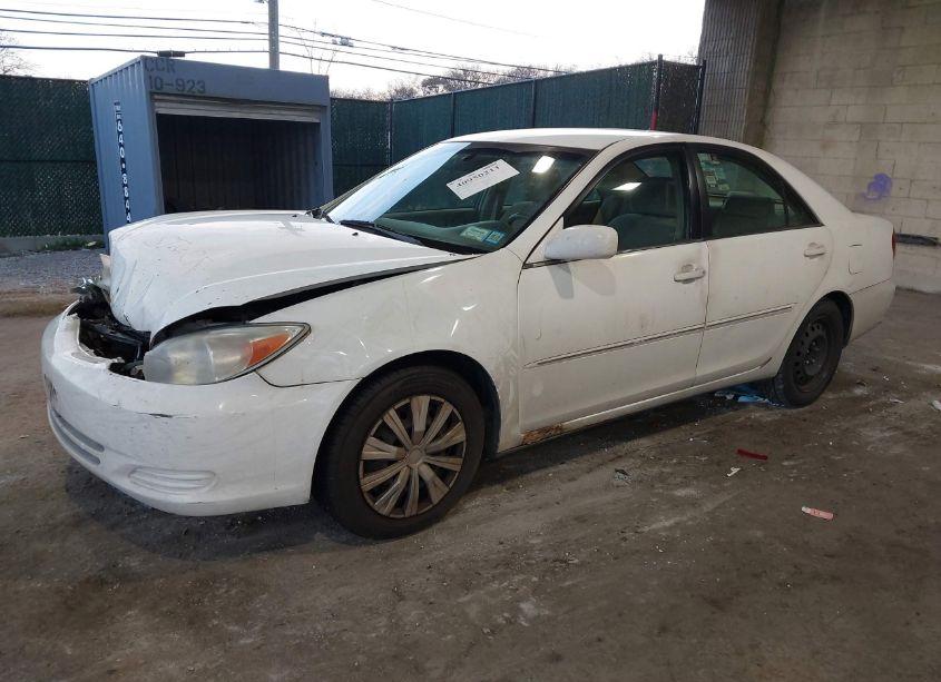 Photo 2 of 2002 Toyota Camry XLE (VIN 4T1BE30KX2U577283)