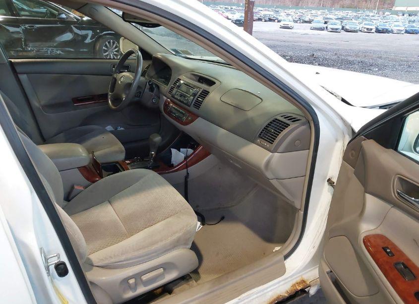 Photo 5 of 2002 Toyota Camry XLE (VIN 4T1BE30KX2U577283)