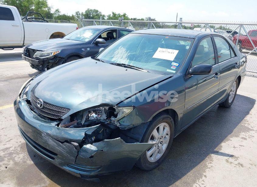 Photo 2 of 2002 Toyota Camry XLE (VIN 4T1BE30KX2U591037)