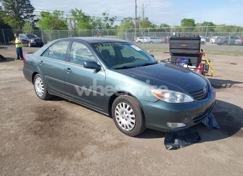 2004 Toyota Camry XLE (VIN 4T1BE30KX4U286835) main photo
