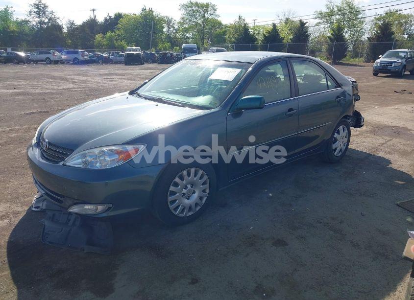 Photo 2 of 2004 Toyota Camry XLE (VIN 4T1BE30KX4U286835)