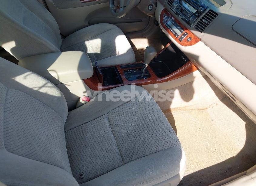 Photo 5 of 2004 Toyota Camry XLE (VIN 4T1BE30KX4U286835)