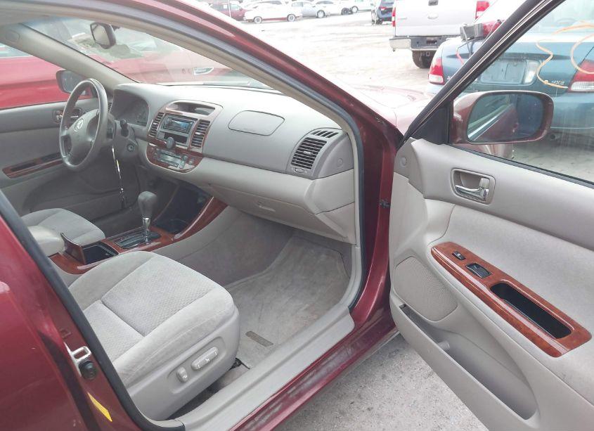 Photo 5 of 2004 Toyota Camry XLE (VIN 4T1BE30KX4U302502)