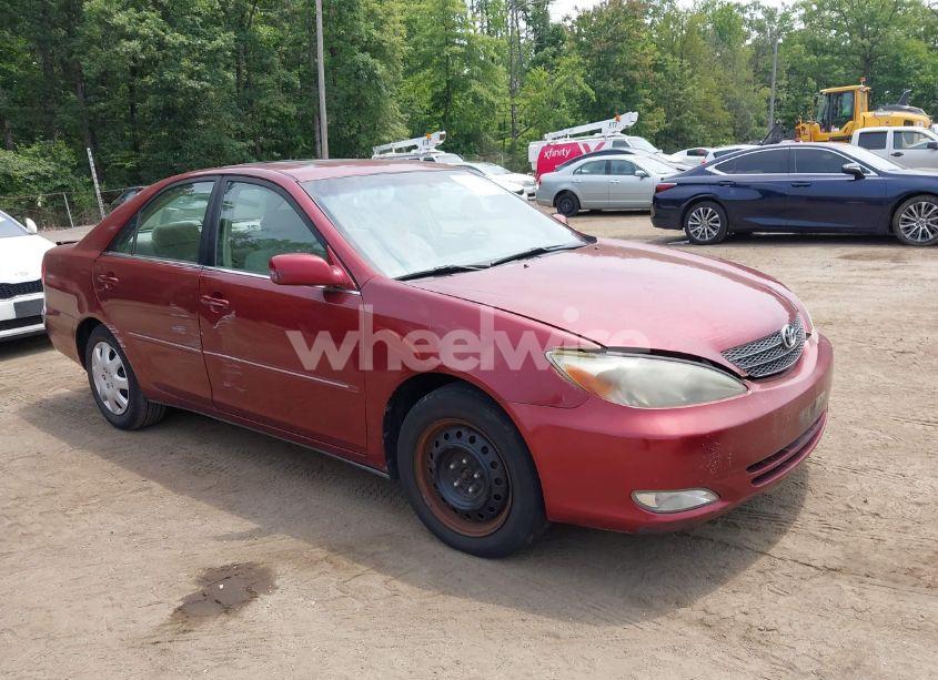 2004 Toyota Camry XLE (VIN 4T1BE30KX4U304962) main photo
