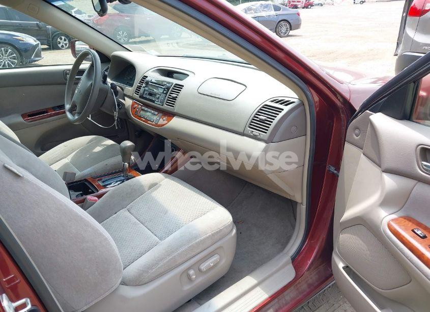 Photo 5 of 2004 Toyota Camry XLE (VIN 4T1BE30KX4U304962)