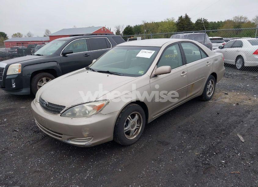 Photo 2 of 2004 Toyota Camry LE (VIN 4T1BE30KX4U327013)