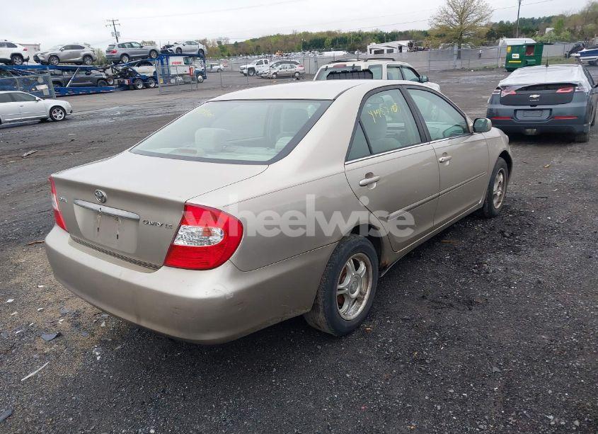 Photo 4 of 2004 Toyota Camry LE (VIN 4T1BE30KX4U327013)