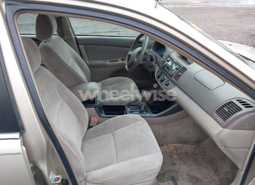 Photo 5 of 2004 Toyota Camry LE (VIN 4T1BE30KX4U327013)