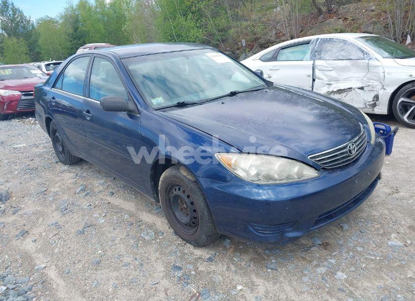 2005 Toyota Camry LE (VIN 4T1BE30KX5U078813) main photo