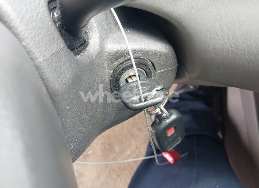 Photo 11 of 2005 Toyota Camry LE (VIN 4T1BE30KX5U078813)