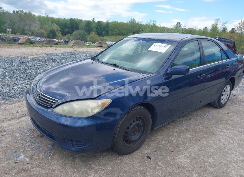 Photo 2 of 2005 Toyota Camry LE (VIN 4T1BE30KX5U078813)