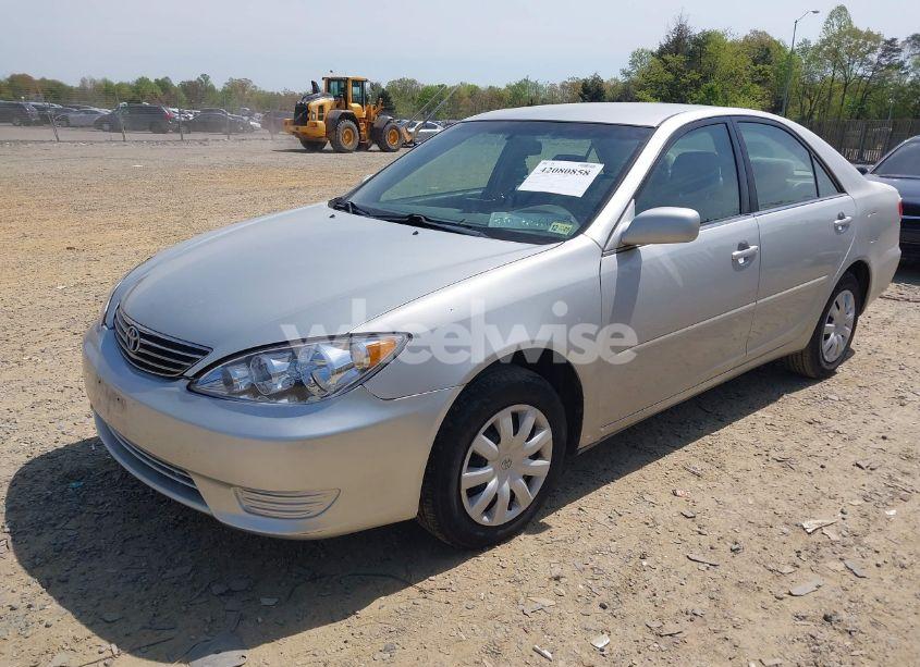 Photo 2 of 2005 Toyota Camry LE (VIN 4T1BE30KX5U082795)