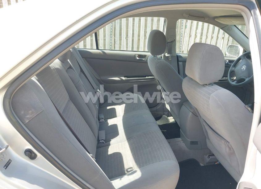Photo 8 of 2005 Toyota Camry LE (VIN 4T1BE30KX5U082795)