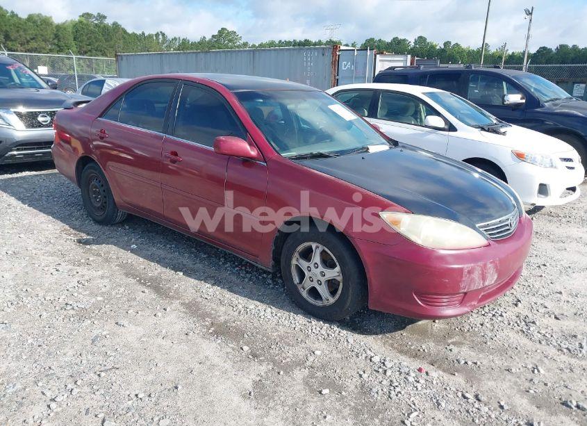 2005 Toyota Camry LE (VIN 4T1BE30KX5U088385) main photo