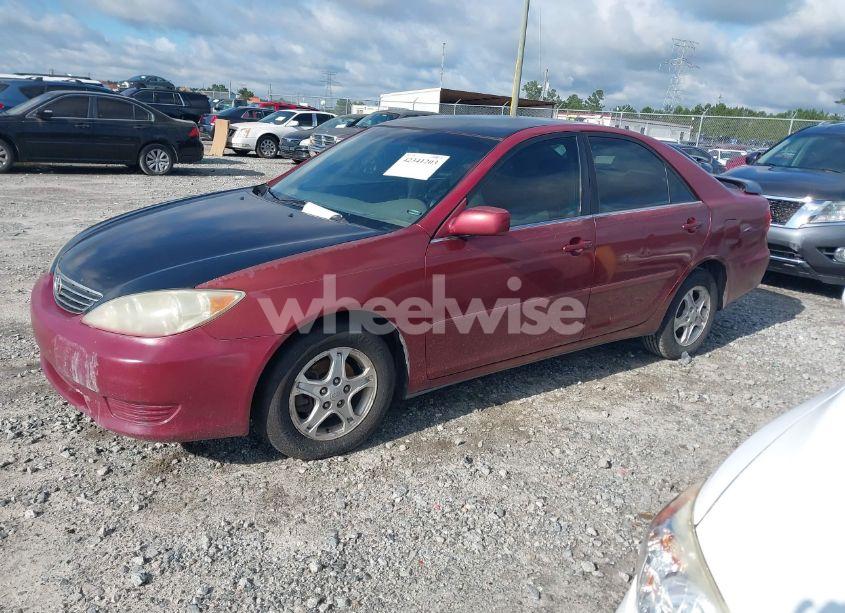 Photo 2 of 2005 Toyota Camry LE (VIN 4T1BE30KX5U088385)