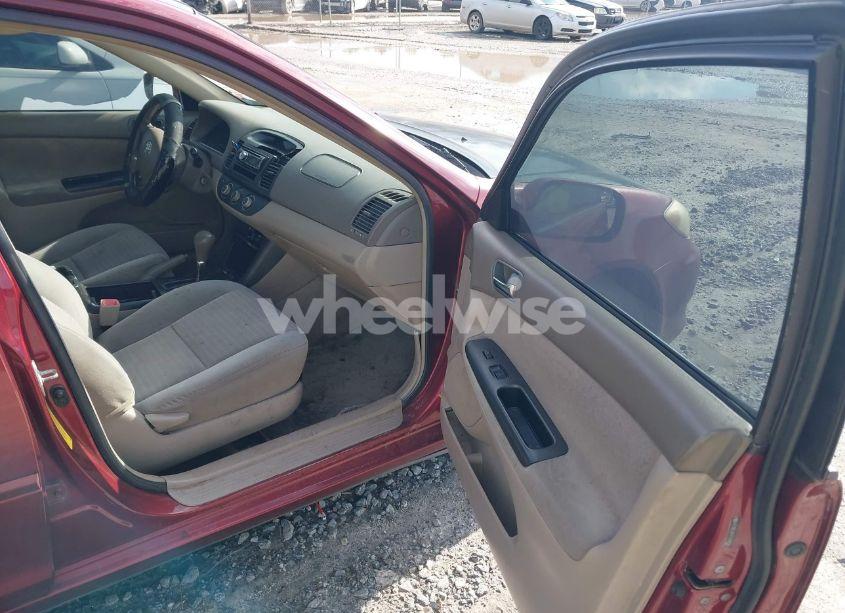 Photo 5 of 2005 Toyota Camry LE (VIN 4T1BE30KX5U088385)