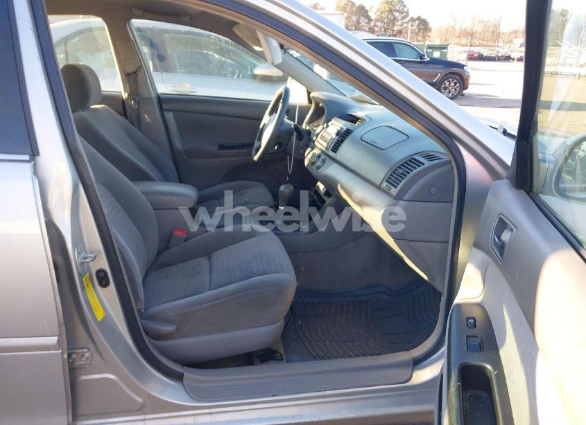 Photo 5 of 2005 Toyota Camry LE (VIN 4T1BE30KX5U422544)