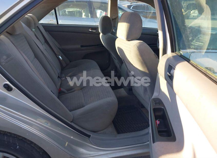 Photo 8 of 2005 Toyota Camry LE (VIN 4T1BE30KX5U422544)
