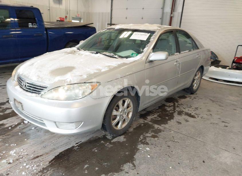 Photo 2 of 2005 Toyota Camry XLE (VIN 4T1BE30KX5U527911)