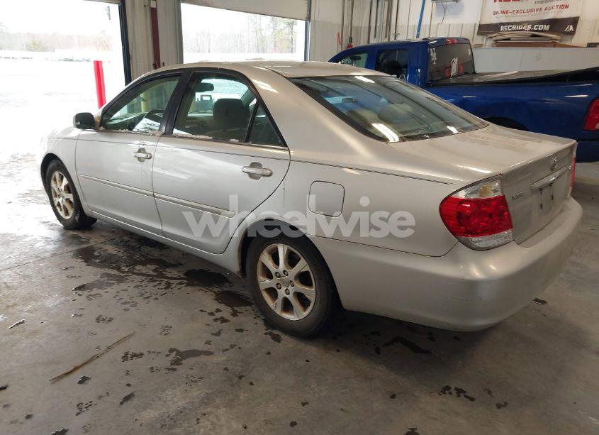 Photo 3 of 2005 Toyota Camry XLE (VIN 4T1BE30KX5U527911)