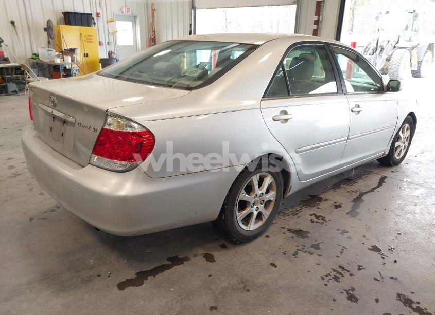 Photo 4 of 2005 Toyota Camry XLE (VIN 4T1BE30KX5U527911)
