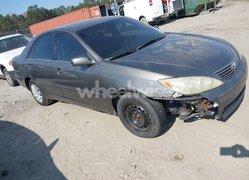 2005 Toyota Camry LE (VIN 4T1BE30KX5U947801) main photo
