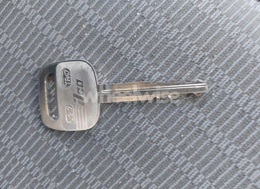 Photo 11 of 2005 Toyota Camry LE (VIN 4T1BE30KX5U947801)