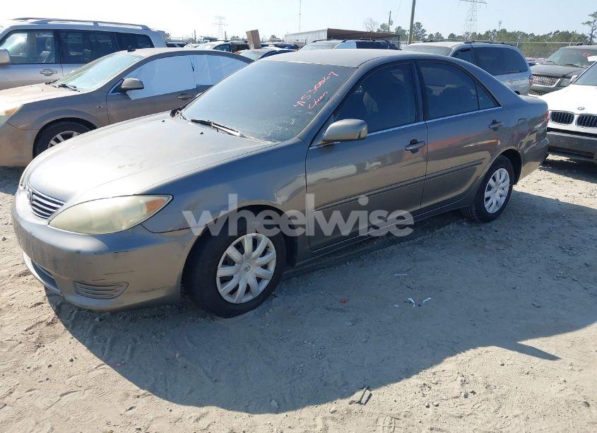 Photo 2 of 2005 Toyota Camry LE (VIN 4T1BE30KX5U947801)