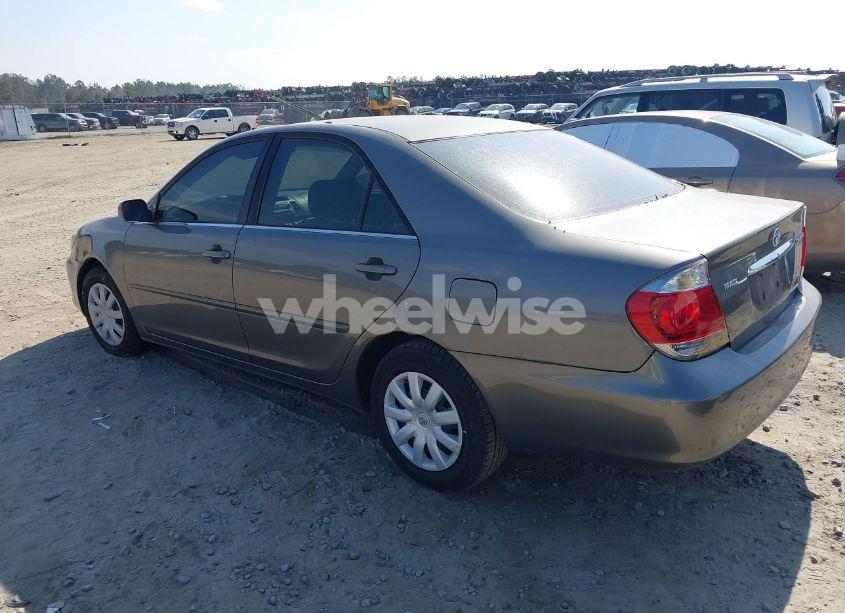Photo 3 of 2005 Toyota Camry LE (VIN 4T1BE30KX5U947801)