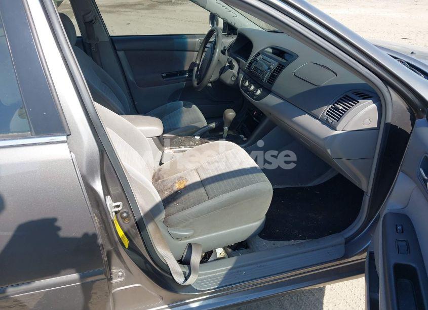 Photo 5 of 2005 Toyota Camry LE (VIN 4T1BE30KX5U947801)