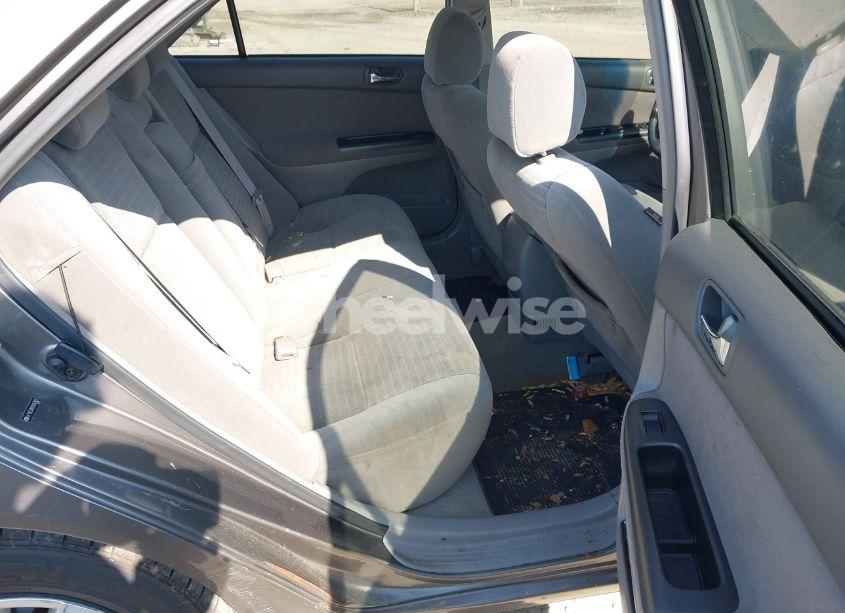 Photo 8 of 2005 Toyota Camry LE (VIN 4T1BE30KX5U947801)