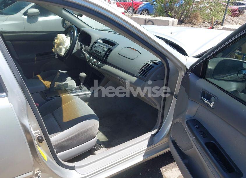 Photo 5 of 2005 Toyota Camry LE/SE/XLE (VIN 4T1BE30KX5U987571)